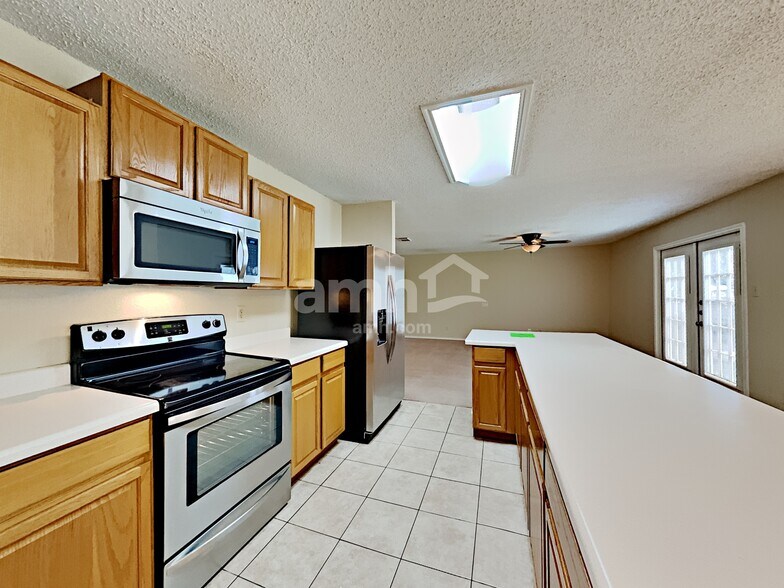 Building Photo - 18027 Redriver Song