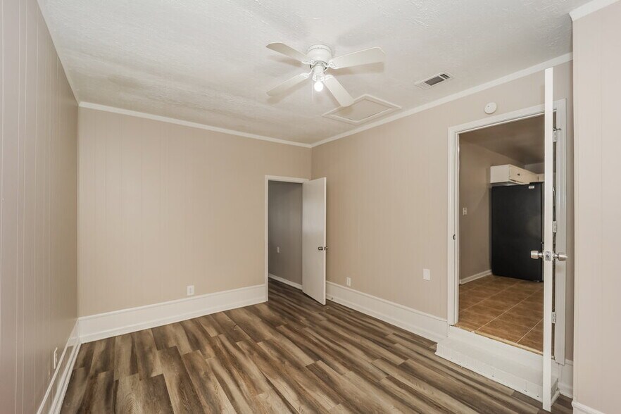 Building Photo - 8175 Eton Ct