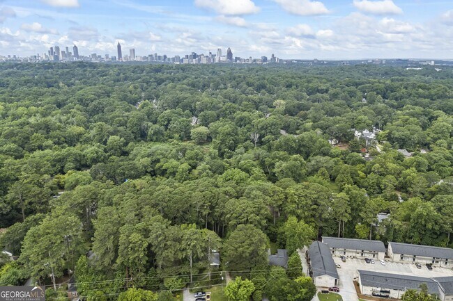 Building Photo - 1742 Helen Dr NE