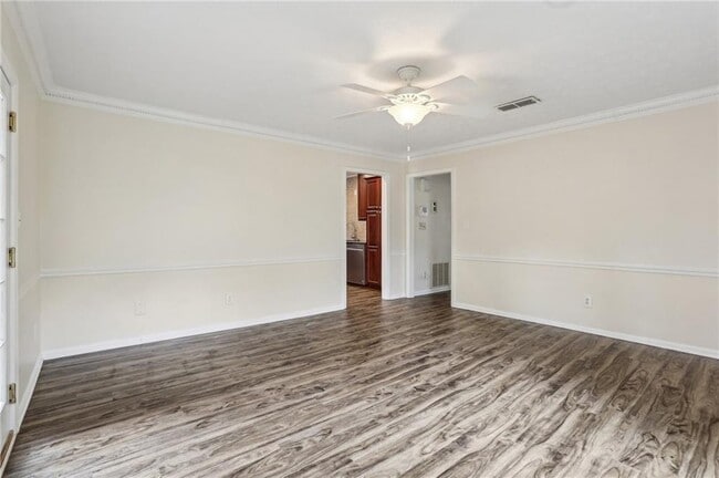 Building Photo - 419 The North Chace