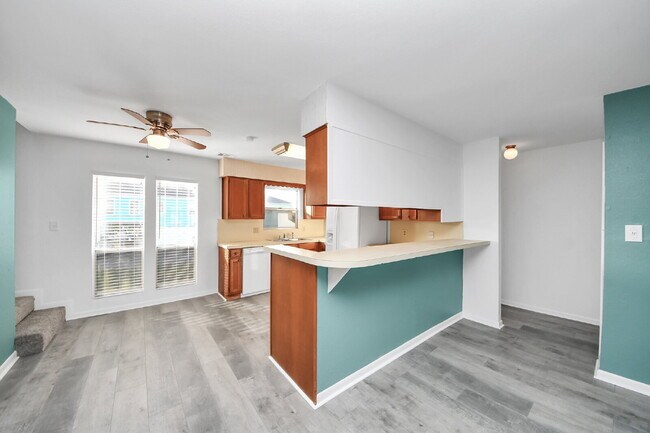 Building Photo - Waterfront Rental