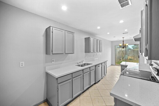 Building Photo - "Charming 3-Bedroom Haven on Gladewell Drive with Elegant Granite Touches!"