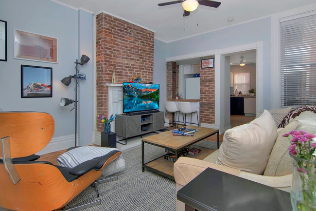 Building Photo - 452 42nd St