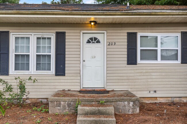 Building Photo - 209 W Bridgers St Ext