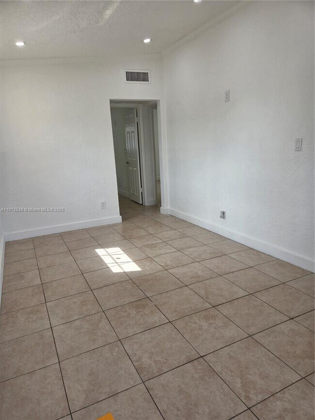 Building Photo - 340 SW 78th Ave