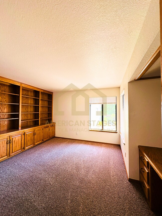 Building Photo - 1121 Pellham Dr