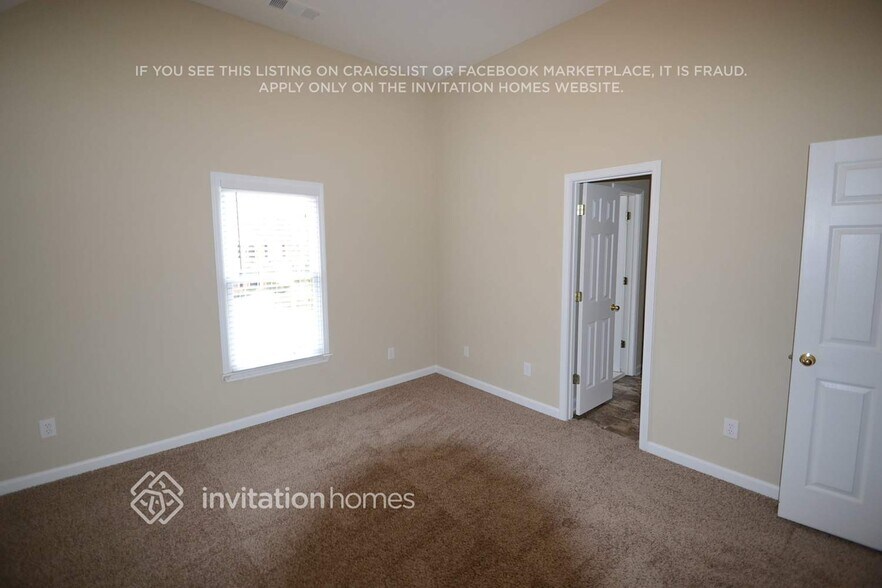 Building Photo - 2370 Rose Walk Dr