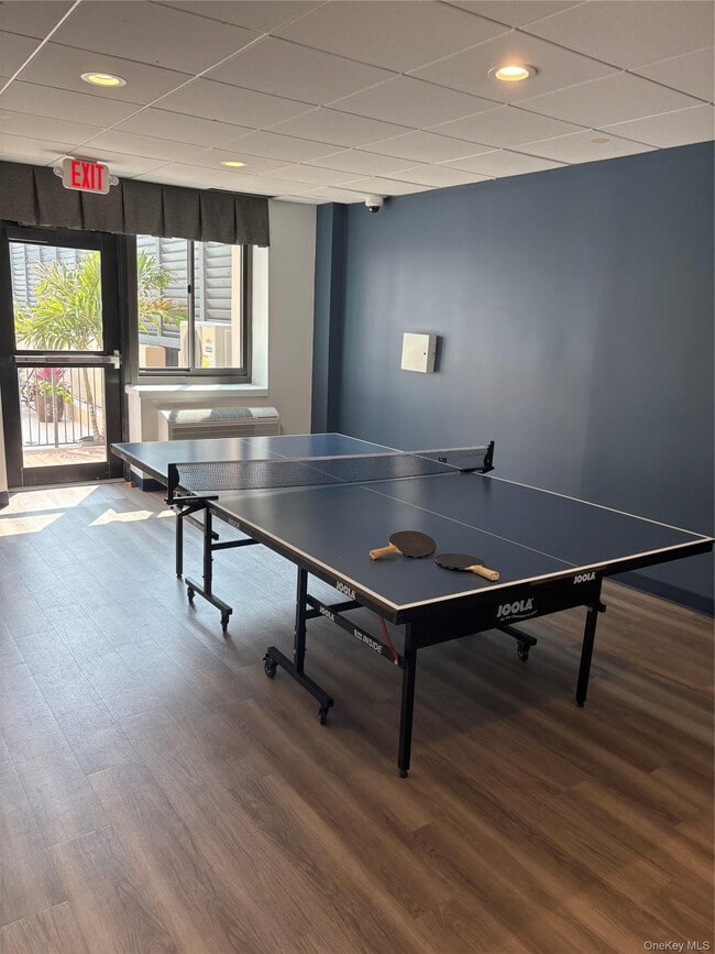 Building Photo - 100 W Broadway