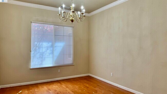 Building Photo - 118 Deer Meadow Terrace