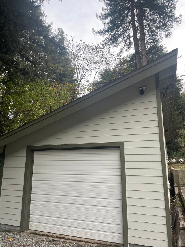 Building Photo - 1390 Glen Canyon Rd