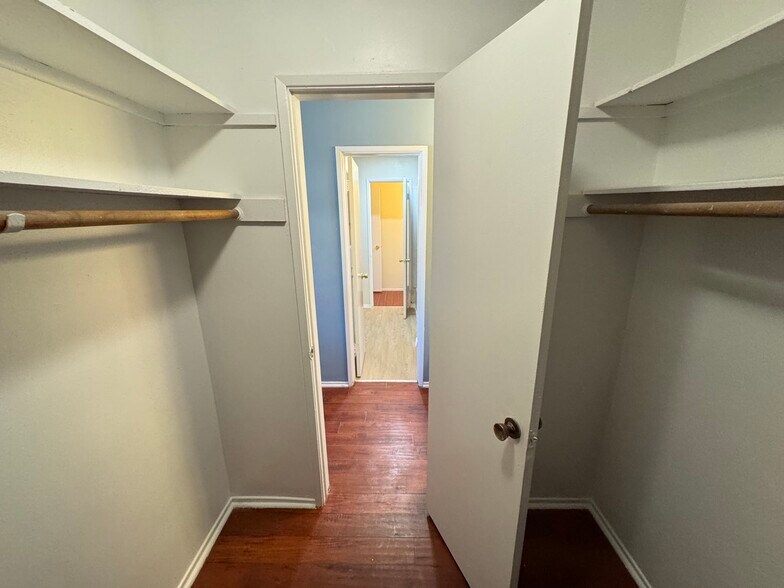 Building Photo - 1820 Speyer Ln