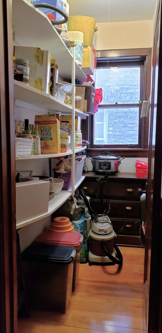 Building Photo - Historic 3 Bedroom in Portage Park