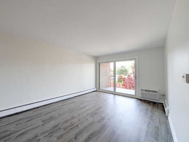 Building Photo - 483 N Larch Ave