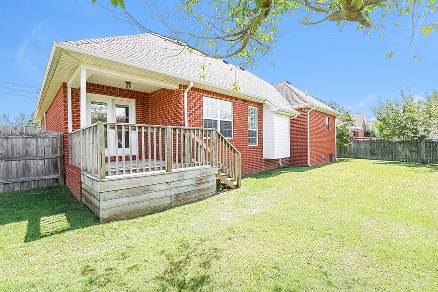 Building Photo - 210 Valley Ct