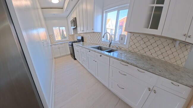 Building Photo - 75 Richardson St