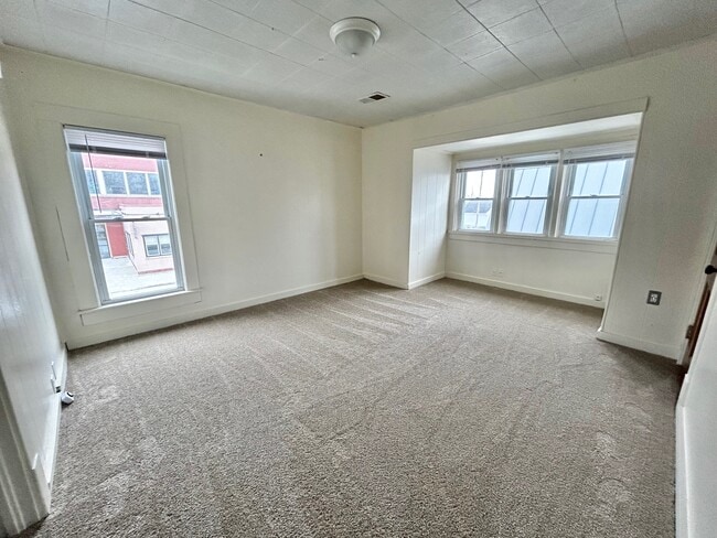 Building Photo - 345 N Main St