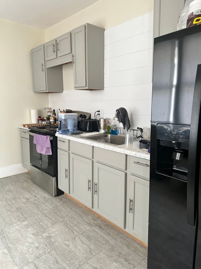 Building Photo - 1122 E Dunklin St