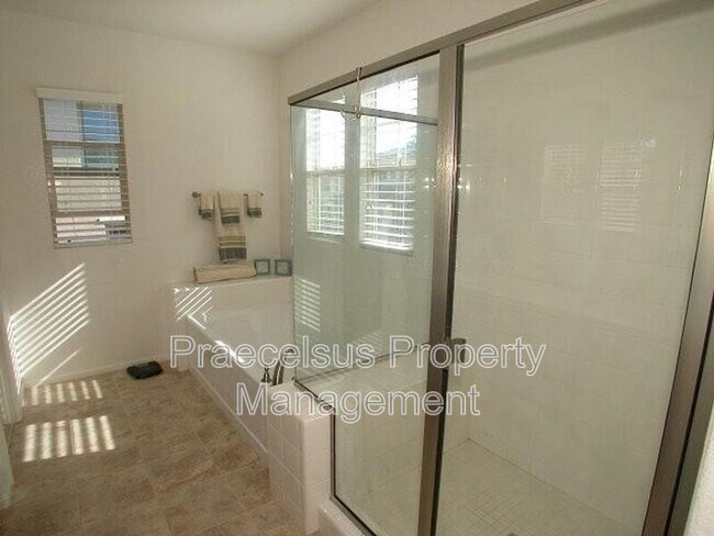 Building Photo - 1724 Rolling Water Dr