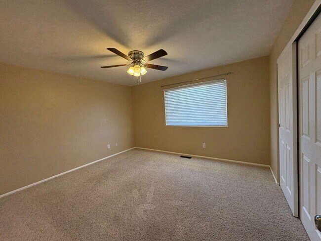 Building Photo - 1395 Hiawatha Dr