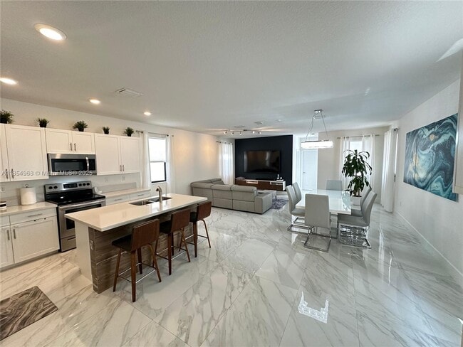 Building Photo - 3449 W 110th St