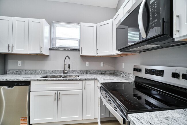 Building Photo - 415 Dequincy St