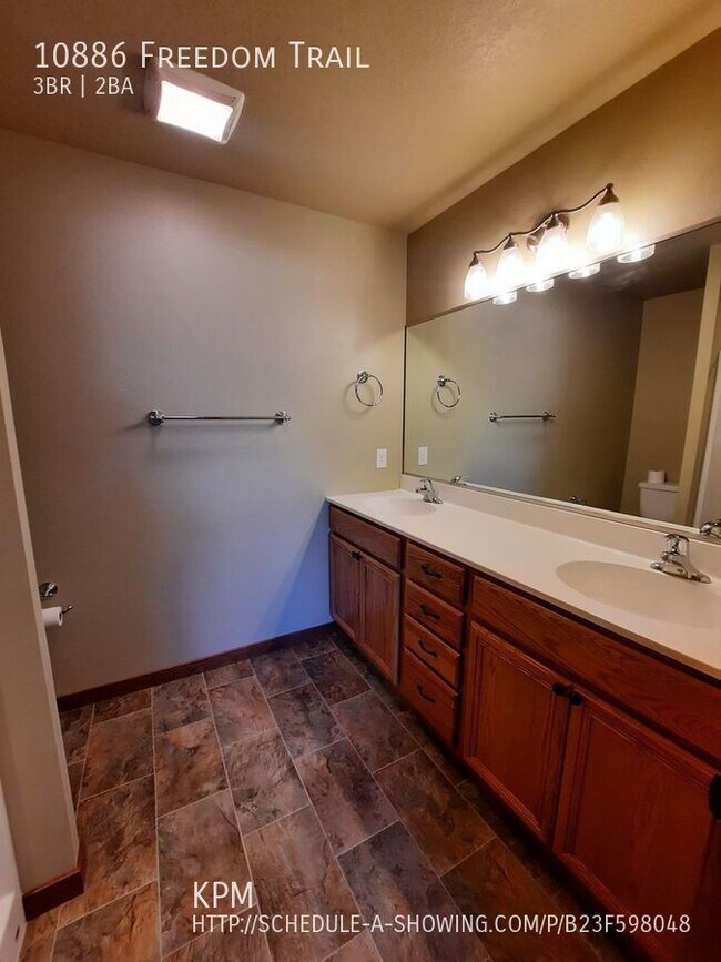 Building Photo - 3 BEDROOM | 2 BATH | DOUBLE GARAGE | SUMME...