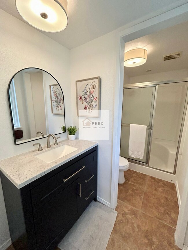 Building Photo - Beautiful 5 Bedroom / 3 Bath Home