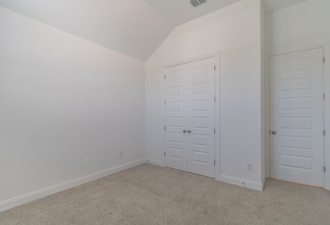 Building Photo - 124 Shagbark Trl
