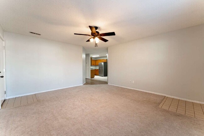 Building Photo - "Charming 2-Bed, 2-Bath Duplex with Granite Touches on Samantha Street!"