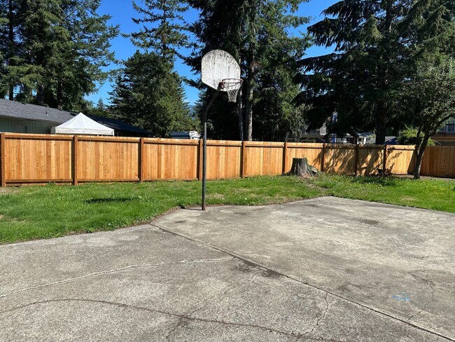 Building Photo - Welcome to this charming 3 bedroom, 2 bathroom home + Office + Large Shed + Mt Si View!