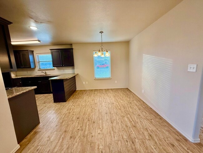 Building Photo - 909 Manchester Ct