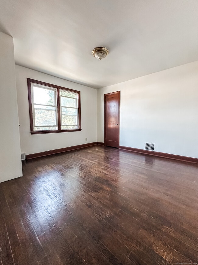 Building Photo - 264 Wilmot Ave