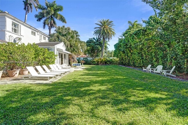 Building Photo - 940 Hollywood Blvd