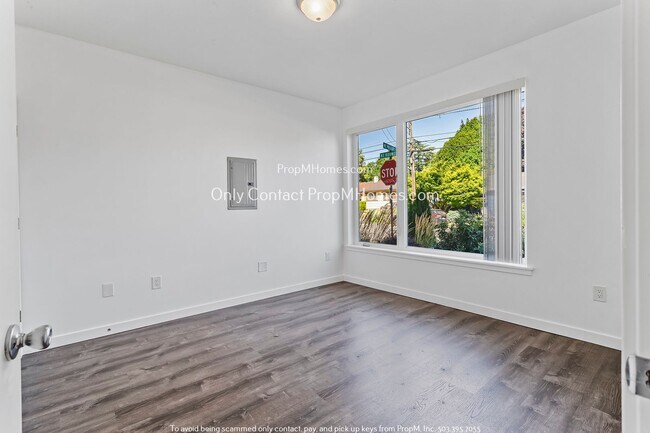 Building Photo - Charming 1BR Condo with Modern Amenities i...
