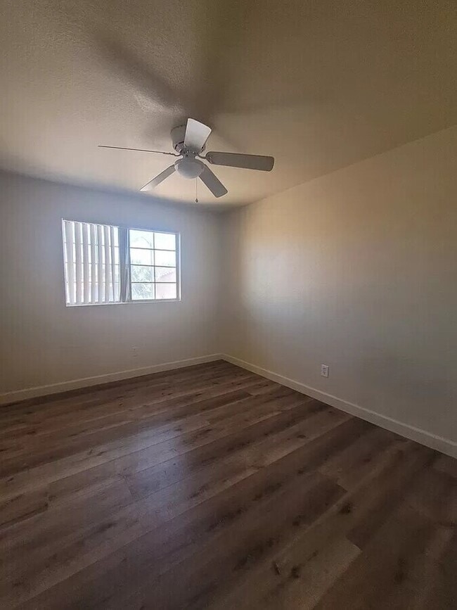 Building Photo - Beautiful 4-bedroon 2.5 bath home