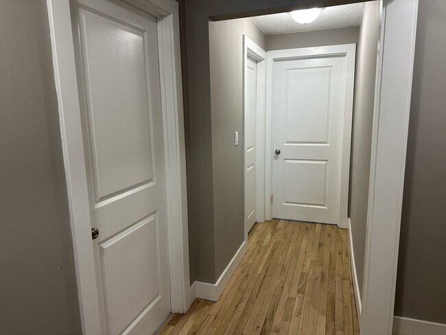 Building Photo - 234 Oak St