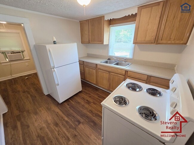 Building Photo - 1364 Crescent Dr