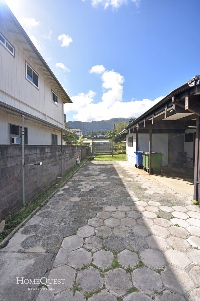 Building Photo - Kaneohe Charm -- 3 bed 1.5 bath SFH -- $3500/mo