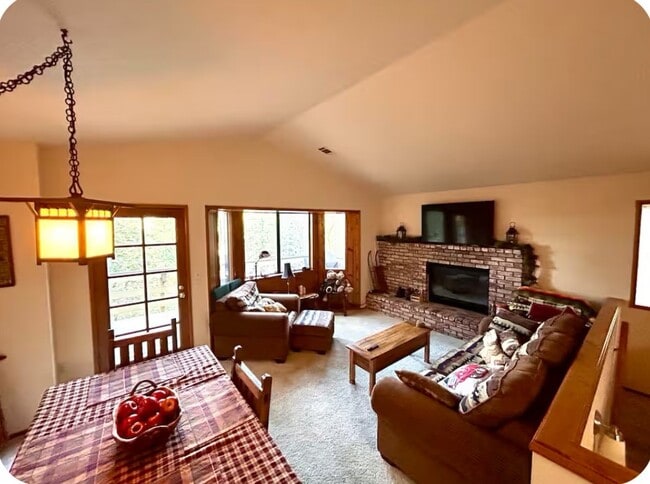 Building Photo - 28374 Larchmont Ln