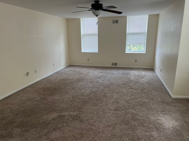 Building Photo - Spacious home 4 bedroom 2 1/2 bath Pittsburgh PA 15201