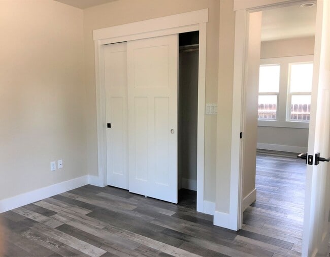 Building Photo - Beautiful Remodeled Home with Huge Bonus Space and Private Fenced Backyard!