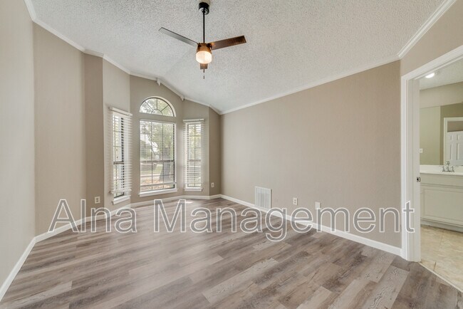 Building Photo - 8701 Pheasant Run Dr