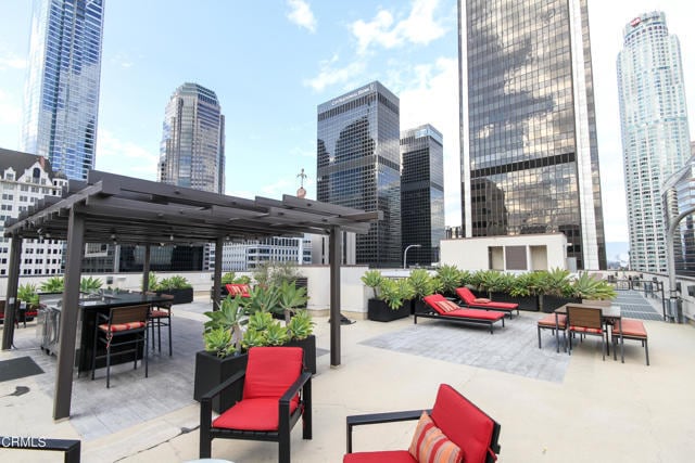 Building Photo - 655 S Hope St