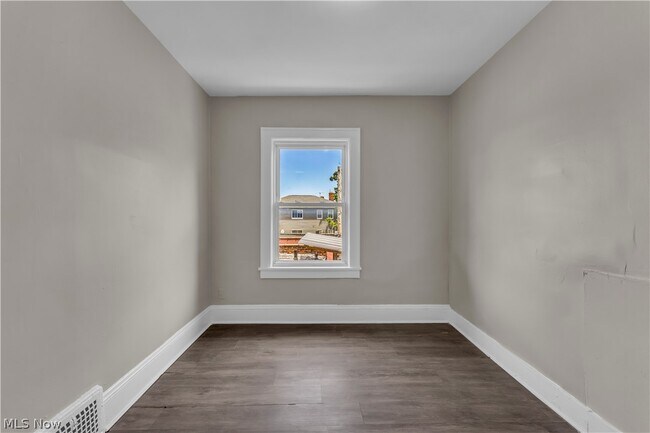 Building Photo - 4657 Warner Rd