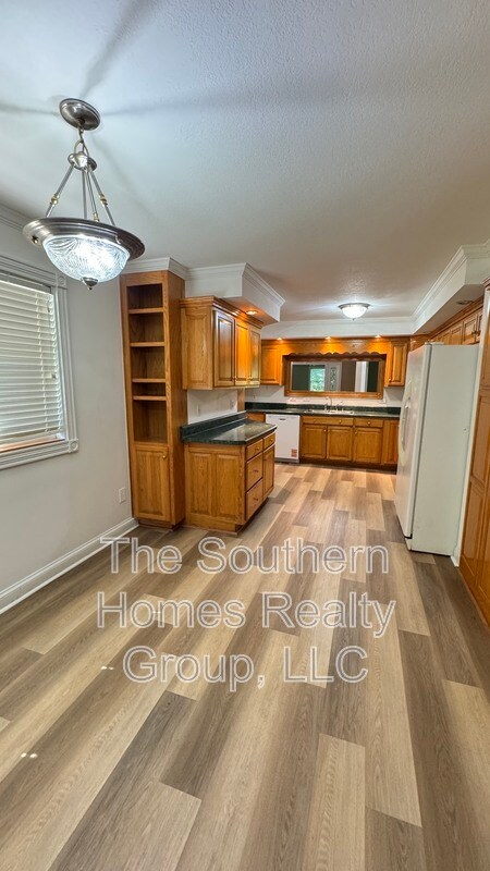 Building Photo - 2520 Sullins Rd