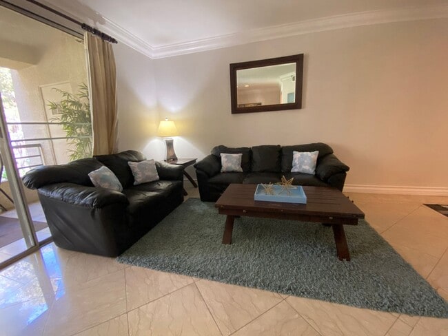 Building Photo - Beautiful Fully Furnished 1 bedroom just b...