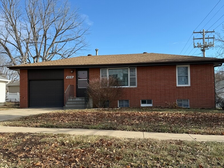 Building Photo - 4210 S 49th St