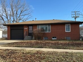 Building Photo - 4210 S 49th St