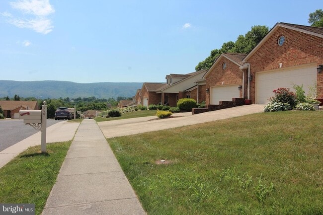 Building Photo - 227 Donna Dr
