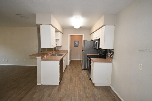 Building Photo - 5904 Willow Ridge Dr